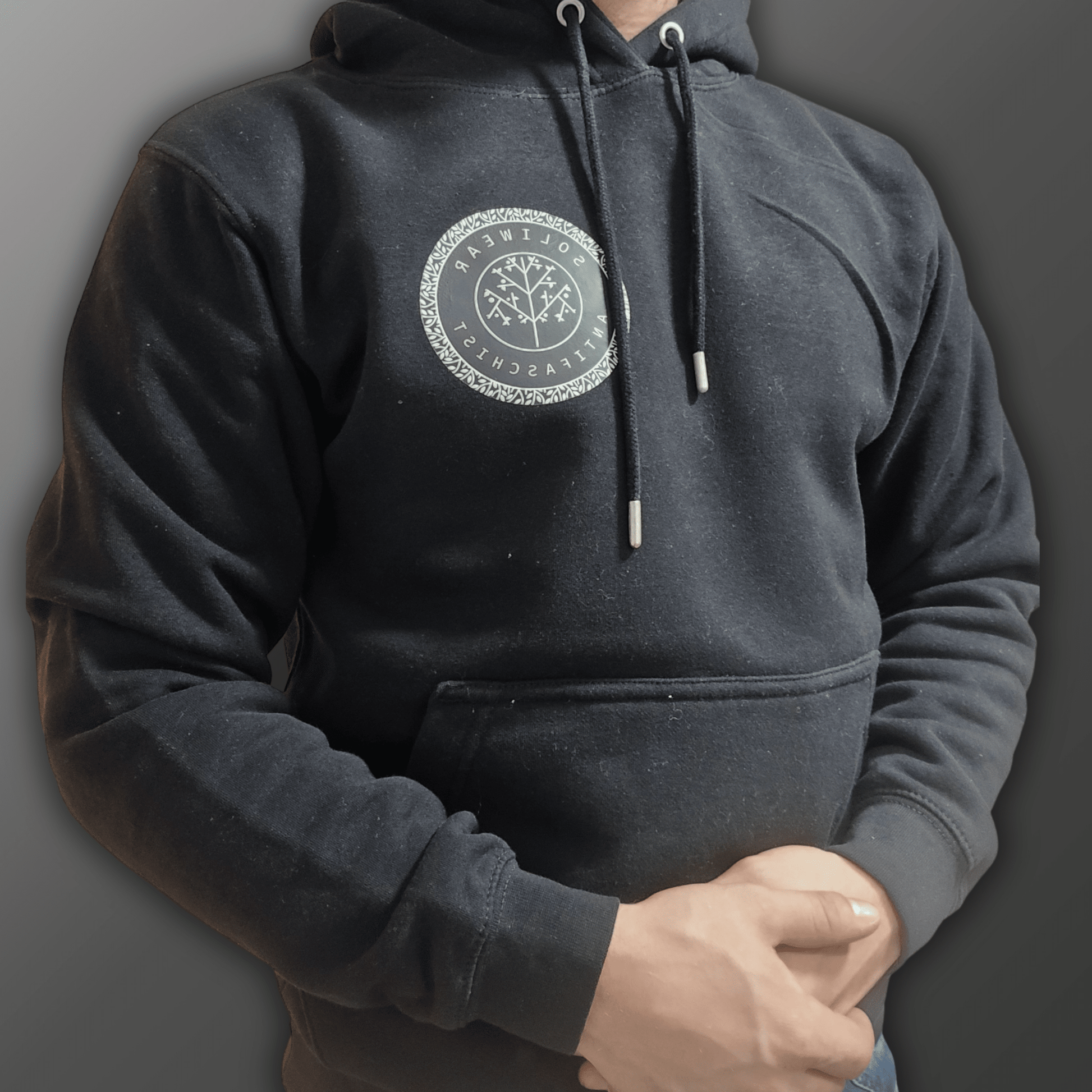 SoliWear Hoodie – Handbedruckt, Antifaschistisch, Fair - SoliWear