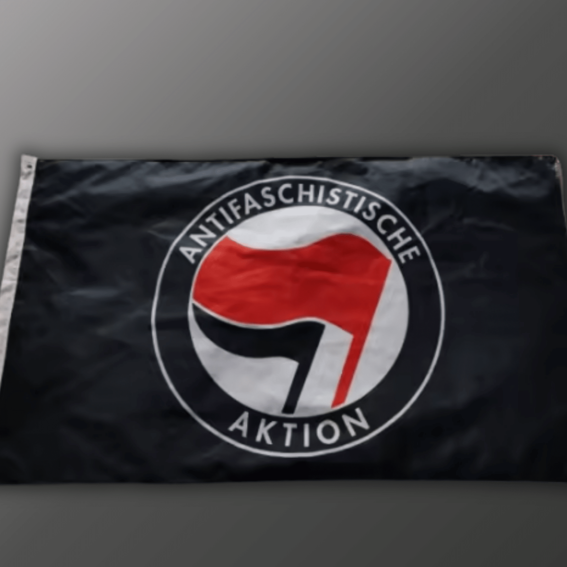 Antifa Flagge Premium – 3 - Schichten, doppelseitig bedruckt,Fahnenmasten geeignet - SoliWear
