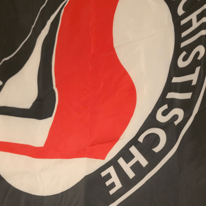 Antifa Flagge Premium – 3 - Schichten, doppelseitig bedruckt,Fahnenmasten geeignet - SoliWear