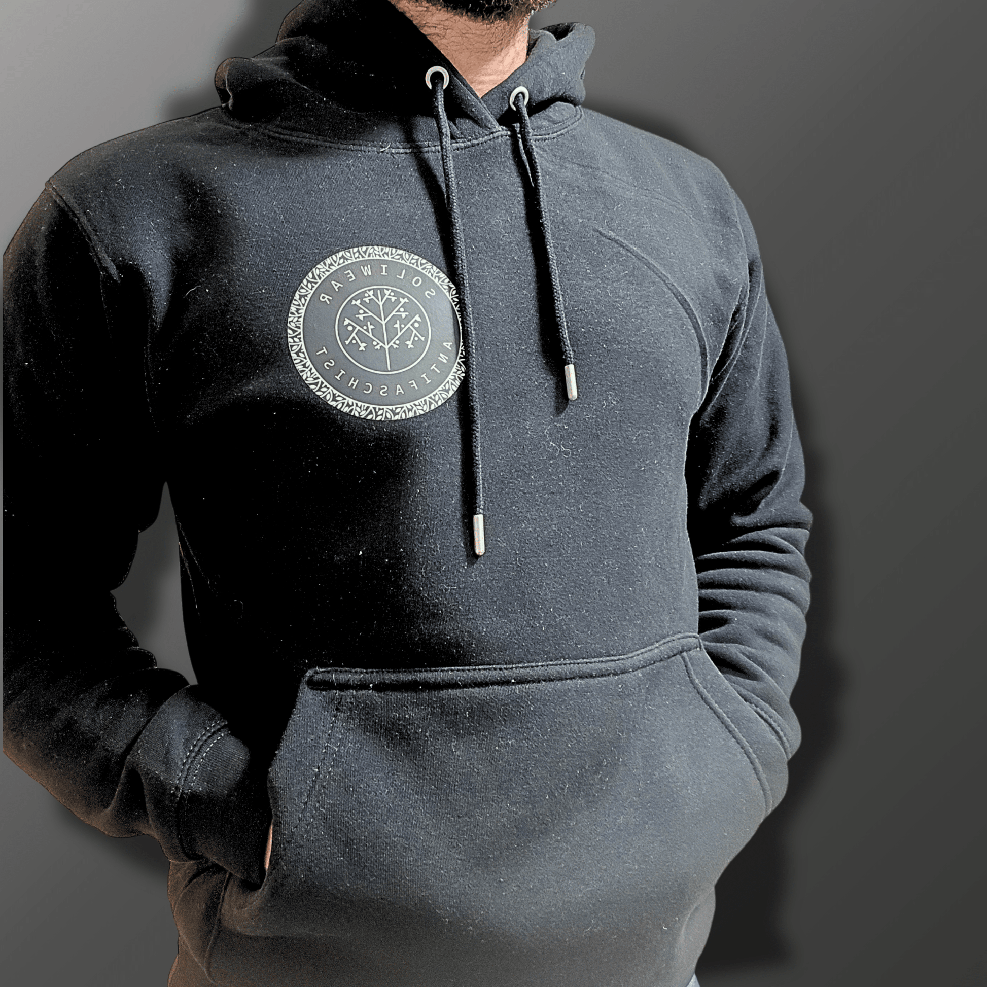 SoliWear Hoodie – Handbedruckt, Antifaschistisch, Fair - SoliWear
