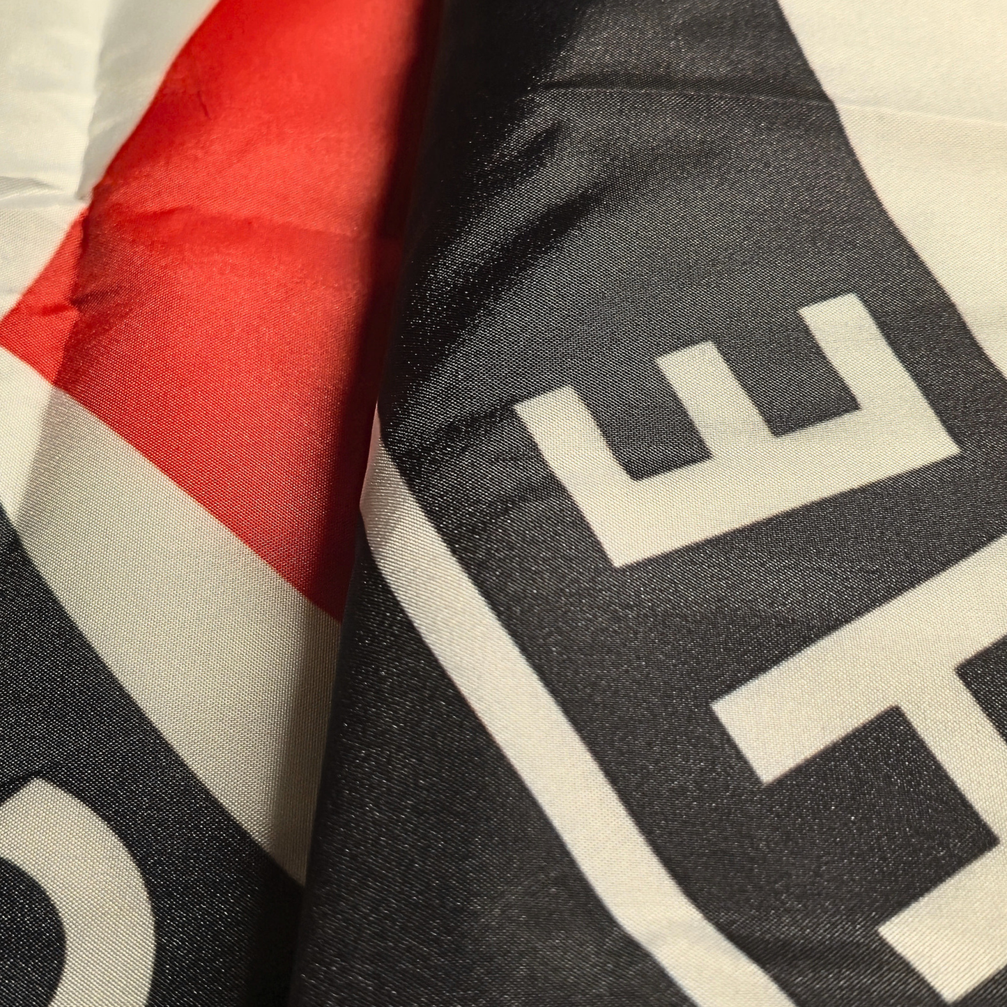 Antifa Flagge Premium – 3-lagig, doppelseitig bedruckt, fahnenmastgeeignet